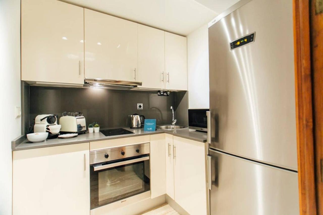 New With Height- 2Bd 1Bth- Pajaritos Apartment Севиля Екстериор снимка