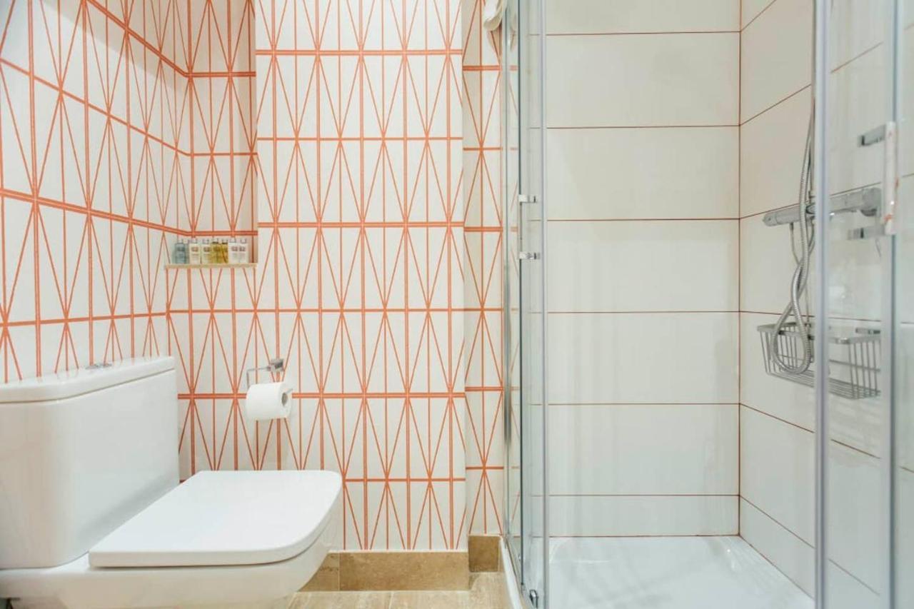 New With Height- 2Bd 1Bth- Pajaritos Apartment Севиля Екстериор снимка